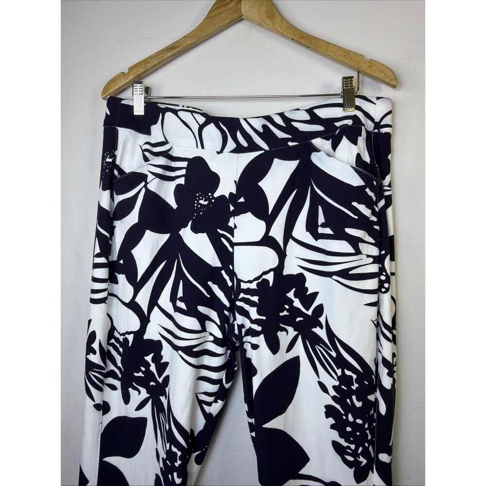 Chico's 2.5 Travelers vacation Hawaii Tropical Floral resort Ankle Pants Navy 14 - Picture 8 of 14